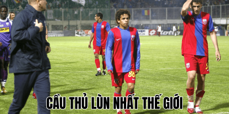 Cầu Thủ Lùn Nhất Thế Giới